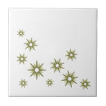 Carreau Carrelage en céramique Retro Green Starburst Desig<br><div class="desc">Design moderne du milieu du siècle, avec des étoiles rétro vintages dans un design organique sur un arrière - plan blanc. Design moderne simple et propre.</div>
