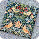 Carreau Carrelage en céramique - Wm. Morris Strawberry Thi<br><div class="desc">Carrelage en céramique représentant une image vintage du célèbre design textile "Strawberry Thief" de William Morris. Cette tuile carré est disponible en deux tailles : 4, 25 pouces ou 6 x 6 pouces carré. ► L'image d'art ne peut pas être supprimée ou repositionnée. Fait un grand cadeau, surtout lorsqu'il est...</div>