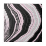 Carreau Carrelage en marbre rose blanc et noir<br><div class="desc">Ce carrelage moderne présente un effet de marbre de luxe de style agate, avec des tons tourbillonnants de rose, blanc et noir, faisant une déclaration chic et féminine. Il est idéal pour les accents de salle de bains rose ou comme point focal glamour dans une chambre de luxe. Le motif...</div>
