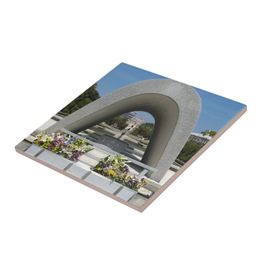 Carreau Cénotaphe commémoratif d'Hiroshima (Côté)