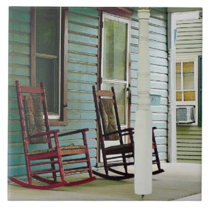 Carreau Chaises de basculage en bois sur le porche
