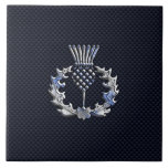 Carreau Chardon d'écossais d'argent d'impression de fibre<br><div class="desc">Un chrome argenté comme la conception écossaise d'applique de chardon sur un arrière - plan mordant d'impression de style de fibre de carbone de bleu marine. Les conceptions de broderie sont disponibles dans une sélection des options populaires de couleur. Employez le lien "demandent à ce concepteur" de nous contacter avec...</div>