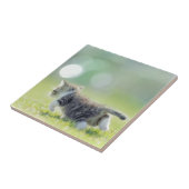 Carreau Chat de bébé fonctionnant sur le champ d'herbe (Côté)