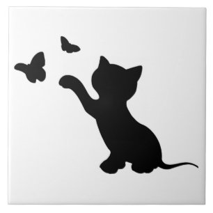 CARREAU CHATON JOUANT AVEC DES PAPILLONS