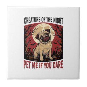 Carreau Chemise de pug Halloween avec cimetière effrayant