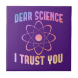 Carreau Chère science, je vous fais confiance - Science am<br><div class="desc">chemise de science drôle pour les hommes femmes ou professeur de chimie comme un Noël ou une idée cadeau d'anniversaire. Obtenez ceci en tant que chemise d'université scientifique ou pour les professeurs de biologie et de mathématiques</div>