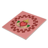 Carreau Claddagh et Red Knotwork sur rose (Côté)