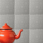 Carreau Classique Gris Et Blanc Élégant Orné Damas<br><div class="desc">Décor classique orné de carreaux décoratifs avec des ornements blancs sur un arrière - plan gris.</div>