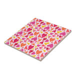 Carreau Coeurs de gribouillis avec Motif et texture<br><div class="desc">Ce joli motif fantaisiste a des coeurs qui s'entrelacent dans un style doodle. Elles sont faites dans les tons violet, rose, orange et jaune sur un arrière - plan blanc cassé. Certains coeurs ont des pois, d'autres des plaids ou des rayures. Ils flottent tous autour les uns des autres et...</div>