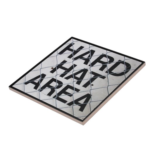 Carreau Connexion à la zone du Casquette dur sous clôture (Côté)