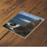 Carreau Côte Pittoresque du nord-ouest du Pacifique<br><div class="desc">Carrelage en céramique représentant une image saisonnière photographique des vagues de l'océan qui s'écrasent sur un littoral rocheux le long de la côte du Pacifique pittoresque Nord-Ouest. Sélectionnez votre taille de tuile. Fait une grande cuisine trivet!</div>