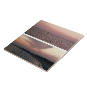 Carreau Coucher de soleil rose sur l'eau et la plage Photo