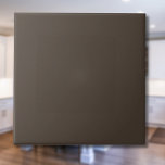 Carreau Couleur solide Brown | Classic Elegant<br><div class="desc">Taupe Brown - Introduire le charme intemporel de la conception couleur solide : un mélange captivant de forme classique et d'élégante simplicité. Ce design est une célébration de la puissance et de la beauté que l'on retrouve dans une teinte unique et frappante. Élégant, le design de couleurs massives embrasse l'essence...</div>