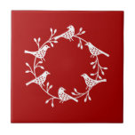 Carreau Couronne scandinave moderne d'oiseaux et de rosehi<br><div class="desc">Scandi oiseau et rose de la hanche wreath modèle de découpe de papier. Blanc sur un arrière - plan rouge, </div>
