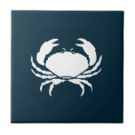 Carreau Cuisine moderne Nautique Crabe Bleu de la Marine<br><div class="desc">Décorez votre cuisine nautique avec ces carreaux en céramique de la cuisine moderne marine bleu Crabe bleu Cuisine Backsplash.  Ce design simple et moderne a une silhouette arrière - plan bleu et crabe blanc personnalisable.  Modifiez votre choix de couleur en cliquant sur l'option Personnaliser le modèle.</div>