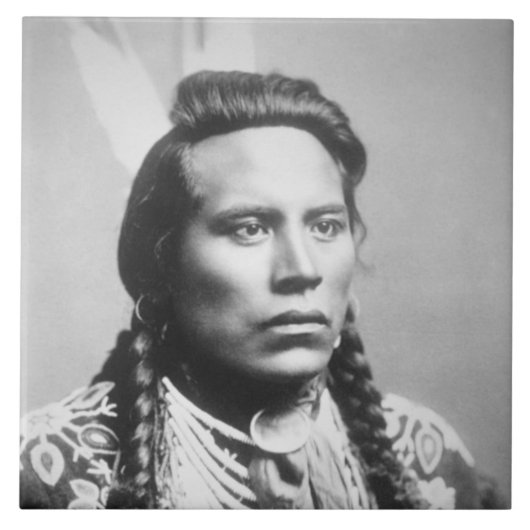 Carreau Curley, de la tribu de corneille, un des scouts de (Devant)