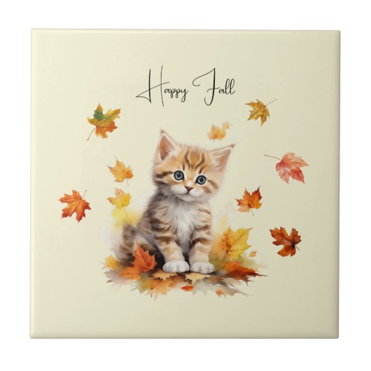 Carreau Cute Orange Tabby Kitten dans les feuilles d'autom (Devant)