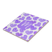 Carreau Cute violet Doodled Heart Saint Valentin Monogramm (Côté)