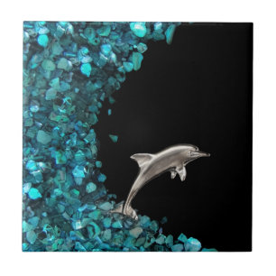 Carreau Dauphin sur la tuile bleue de vague