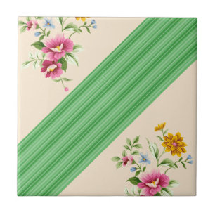 Carreau de céramique beige à rayure verte florale