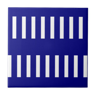 Carreau de céramique rayé bleu et blanc