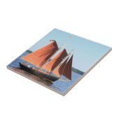 carreau de goélette à voiles rouges (Côté)