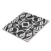 Carreau De tuile dos et blanc calligraphiques dedans (Côté)