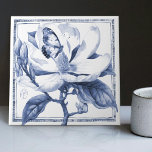 Carreau Décor bleu Magnolia Art Nouveau Aquarelle<br><div class="desc">Aquarelle Blue Magnolia par MM. Thomas Latham Boote et Richard Boote 1870, qui débutent à la Poterie Centrale, Burslem, leur fabrication originale étant des sculptures, vases et tuiles mariales plus tard. Signé "MB". La fabrication de tuiles, qui avait alors été relancé par MM. Minton, Hollins & Co., de Stoke-on-Trent, a...</div>