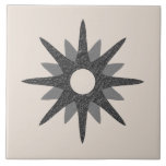 Carreau Démarrage en argent simple du milieu du siècle | G<br><div class="desc">Design d'inspiration moderne du milieu du siècle avec une simple étoile rétro vintage en argent sur un arrière - plan de couleur osseuse. Design moderne simple et propre. Créez votre propre mosaïque personnalisée en téléchargeant une nouvelle image, ou utilisez le bouton "message" pour contacter le concepteur pour obtenir de l'aide....</div>