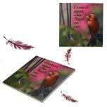 Carreau Des cardinaux apparaissent quand les anges sont pr<br><div class="desc">La foi d'un oiseau lui permet de voler. Crois ! Le rose de cette belle cardinale cardinale en céramique illumine chaque esprit. "Les cardinaux apparaissent quand les anges sont proches" Croyez-vous que les cardinaux dans votre jardin sont des cadeaux du Ciel ? Beaucoup croient que la présence d'un cardinal est...</div>