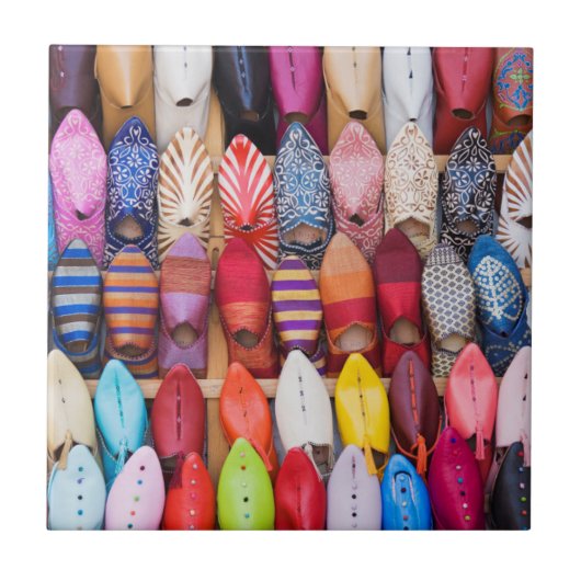 Carreau Des chaussures dans un magasin dans les souks (Devant)