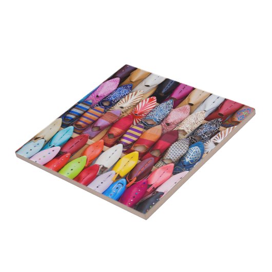 Carreau Des chaussures dans un magasin dans les souks (Côté)