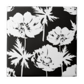 Carreau Des fleurs blanches sur du noir. (Devant)