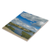 Carreau Des nuages cumulus flottent au-dessus des lacs, No (Côté)