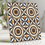 Carreau Design audacieux du milieu du siècle avec cercles<br><div class="desc">Ce carrelage moderne audacieux du milieu du siècle présente des cercles concentriques et des lignes abstraites dans les tons brun, jaune ocre et bleu vintage, inspirés du design scandinave des années 1960. Avec son agencement symétrique et accrocheur, ce carrelage est parfait pour créer des backsplashes élégants, des murs avec accents...</div>