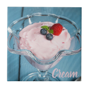 Carreau Dessert de crème de framboise avec menthe et fruit