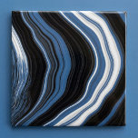 Carreau Effet Agate, noir, blanc et bleu<br><div class="desc">Cette mosaïque à effet de marbre remarquable présente un design numérique audacieux avec des tourbillons fluides de bleu, noir et blanc, créant une apparence dynamique et contemporaine. C'est un excellent choix pour les salles de bain modernes ou comme un accent exceptionnel dans une chambre de petite taille. Les lignes abstraites...</div>