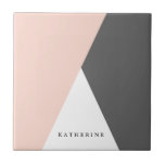 Carreau Élégant rougissent le rose et les triangles<br><div class="desc">La conception minimaliste et moderne représentant rougissent le bloc de rose,  blanc et gris de couleur.</div>