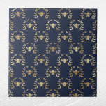 Carreau Elégante couronne d'or bleu marine d'abeilles Laur<br><div class="desc">Carreau bleu marine avec des abeilles en or en couronne de laurier. Le code hexadécimal pour bleu marine est #202A44.</div>