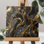 Carreau Élégante perruque noire et or avec accents de marb<br><div class="desc">Ce magnifique carrelage présente un design opulent qui allie élégance et esprit artistique. L'arrière - plan est un noir riche, profond, orné de tourbillons complexes et fleuris d'or brillant. Les accents dorés sont méticuleusement détaillés, créant un sens du mouvement et de l'élégance qui capte l'oeil. L'effet marbré dans l'arrière -...</div>