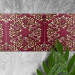 Carreau Élégantes perlures et courbes dorées sur le rouge<br><div class="desc">Ce carrelage en céramique présente un design complexe d'élégants tourbillons et courbes dorés qui s'entrelacent dans un cadre bordeaux riche. La motif symétrique dégage un sentiment de luxe et de sophistication. La combinaison de la chaude couleur bordeaux et des détails dorés ornés crée une esthétique royale, faisant de cette tuile...</div>