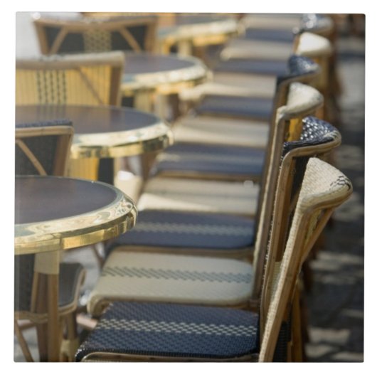 Carreau Europe, France, Paris, Beaubourg : Café-Tables / (Devant)