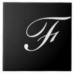 Carreau F Monogramme initial blanc sur noir<br><div class="desc">Lettre blanche classique Monogramme sur Arrière - plan noir, F.</div>