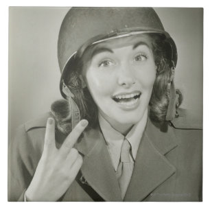 Carreau Femme portant un casque d'armée