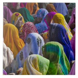 Carreau Femmes en saris colorés se rassemblent