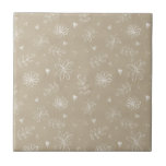 Carreau Ferme Florale Simple Tan Beige Carrelage en cérami<br><div class="desc">Fleurs blanches et feuilles simples dessinés à la main sur un arrière - plan de ferme beige/tan neutre. 100% de satisfaction client avec "Zazzle" tous les jours.</div>