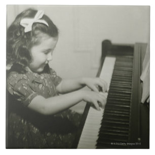 Carreau Fille jouant le piano