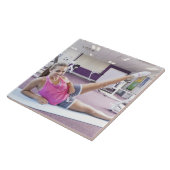 Carreau Fille s'exerçant dans le gymnase (Côté)