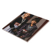 Carreau Filles de Navajo devant le drapeau (Côté)