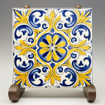 Carreau Fleur de Lis Azulejo Jaune Imprimer<br><div class="desc">Ajoutez un peu de soleil méditerranéen à votre maison avec notre Carrelage Golden Fleur-de-Lis Azulejo pour imprimer. Cette oeuvre exquise capture la beauté vibrante et les dessins complexes des azulejos portugais emblématiques. Les teintes jaunes dorées et bleues royales sont rehaussées de délicates touches de blanc et d'orange, créant une ambiance...</div>